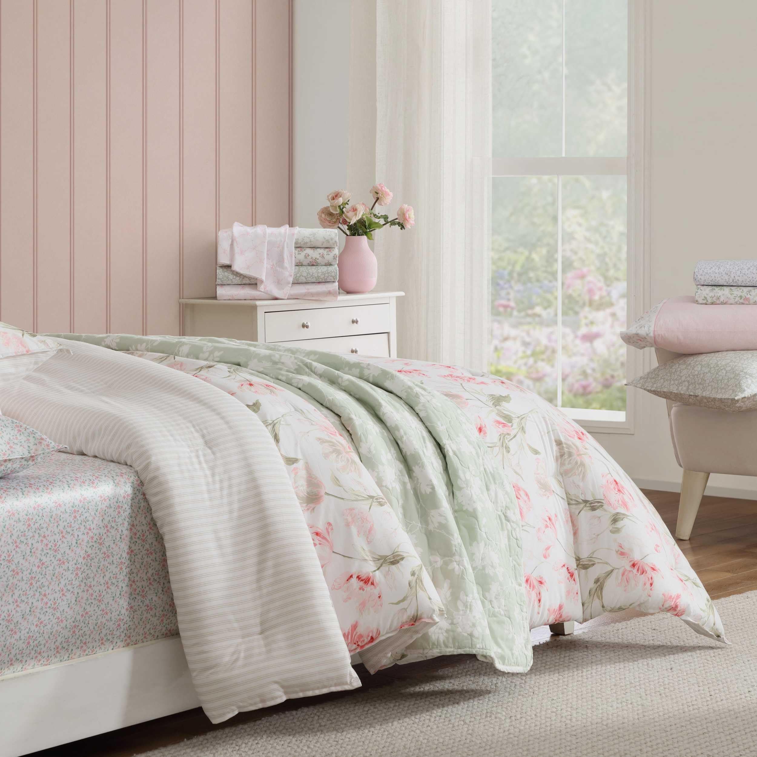 Amazon｜Laura Ashley - ユーロシャム、コントラストボーダー付き